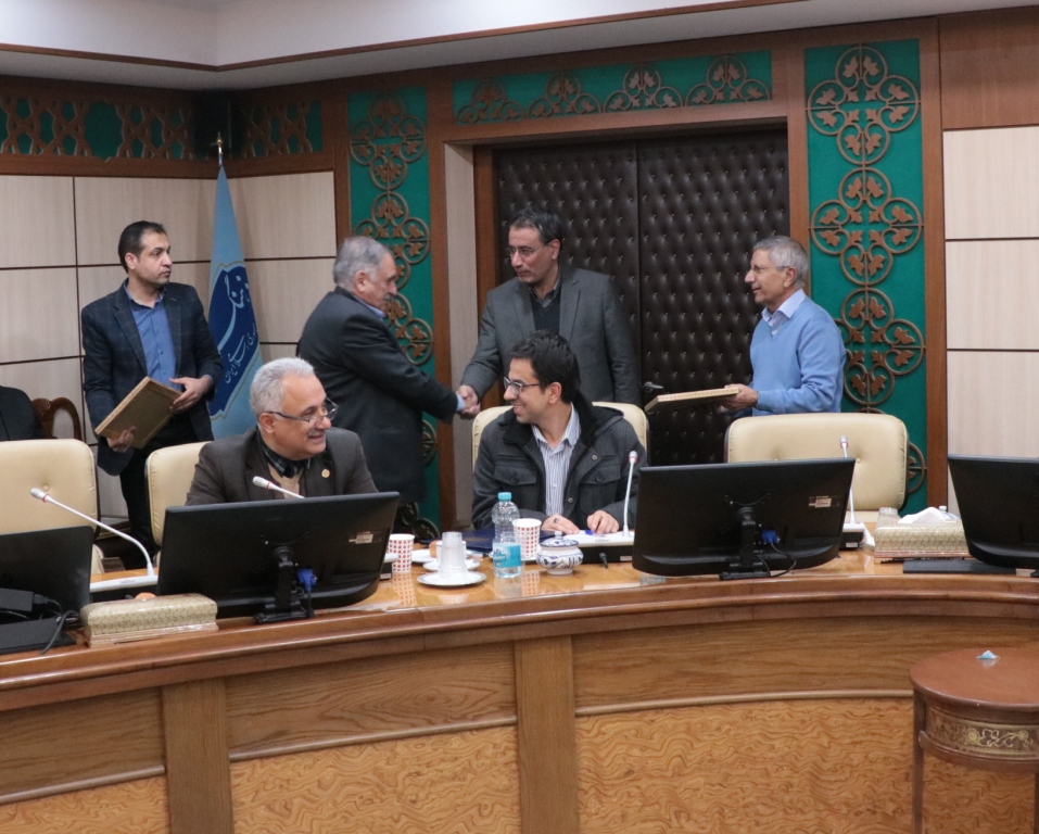 تقدیر از نویسندگان ده مقاله برتر فصلنامه آموزش مهندسی ایران؛ 98/9/20